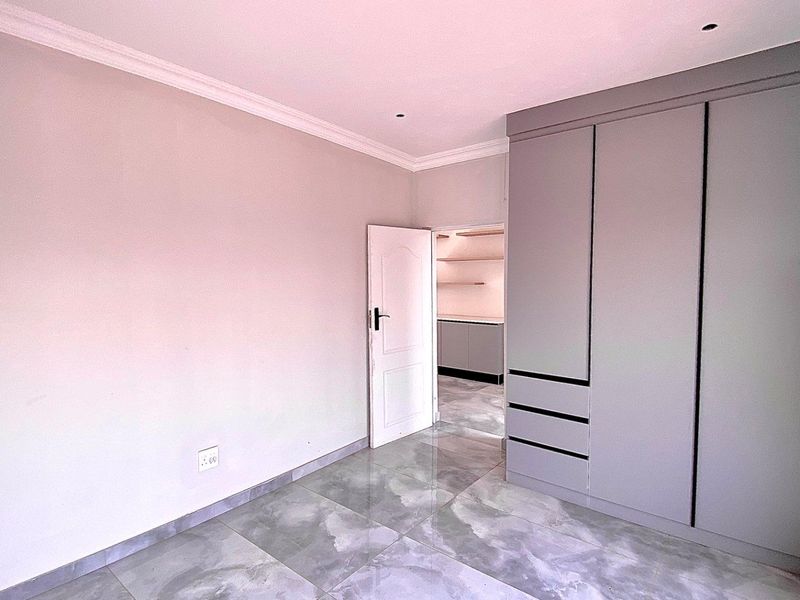 Newly Built Estate Home - Photo 10