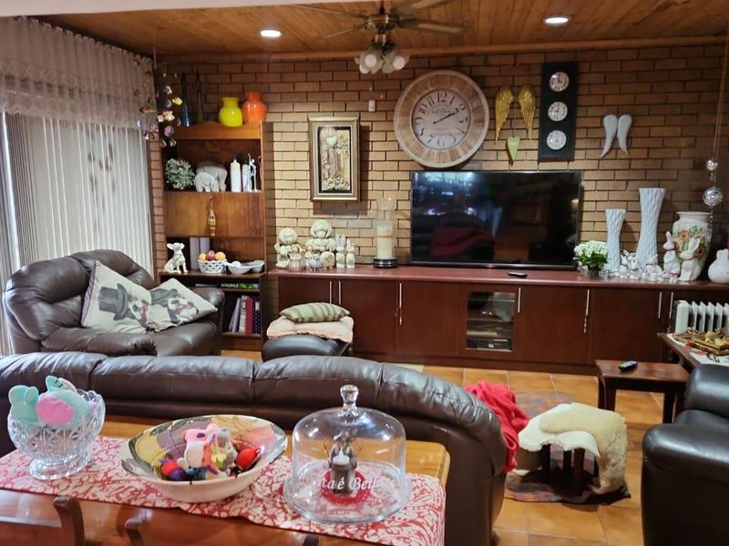 Spacious Double Storey Family Home  in De Tijger. - Photo 2