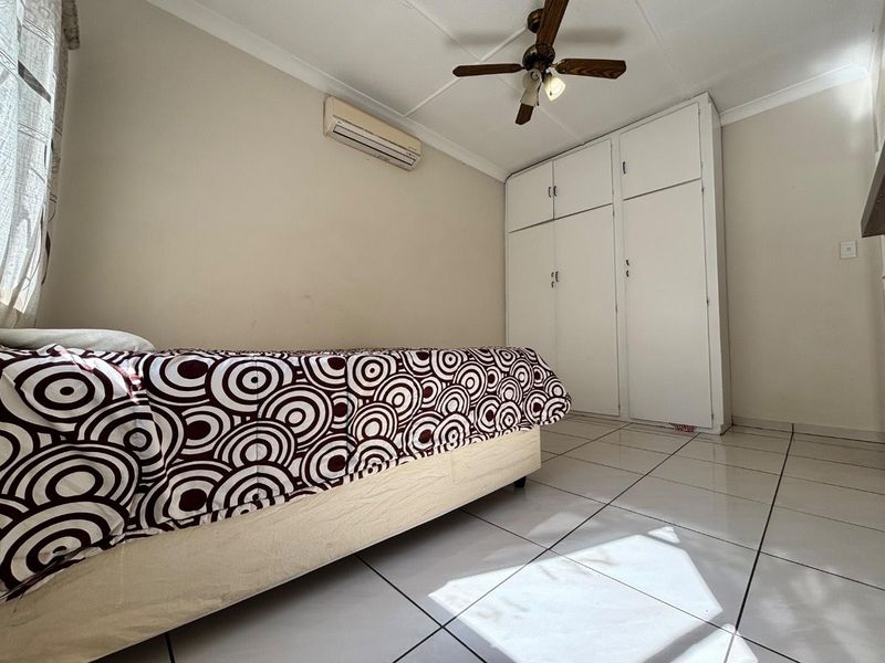 Spacious 3-Bedroom Family Home with Jacuzzi & Entertainment Lapa | Wannenburghoogte, Germiston - Photo 5