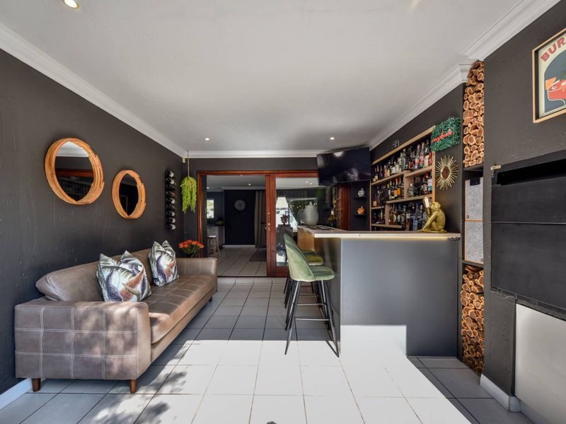 Immaculate three bedroom home in security estate - Moreleta park - Photo 8