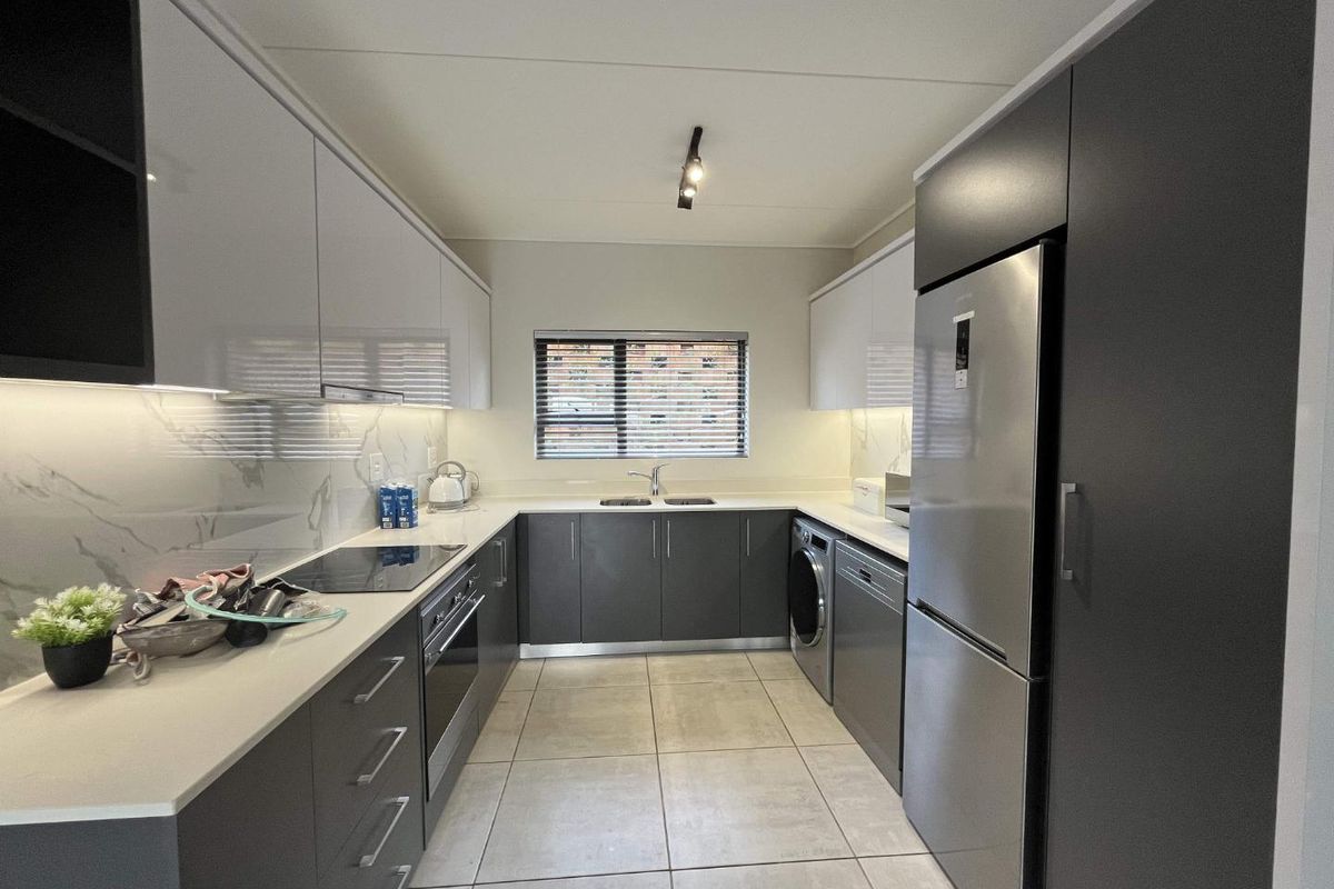 Hendra- Experience luxurious living within a secure complex in Izinga. - Photo 4