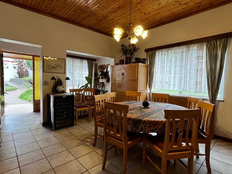 Lovely Family Home For Sale, ideal for the extended family - Photo 3