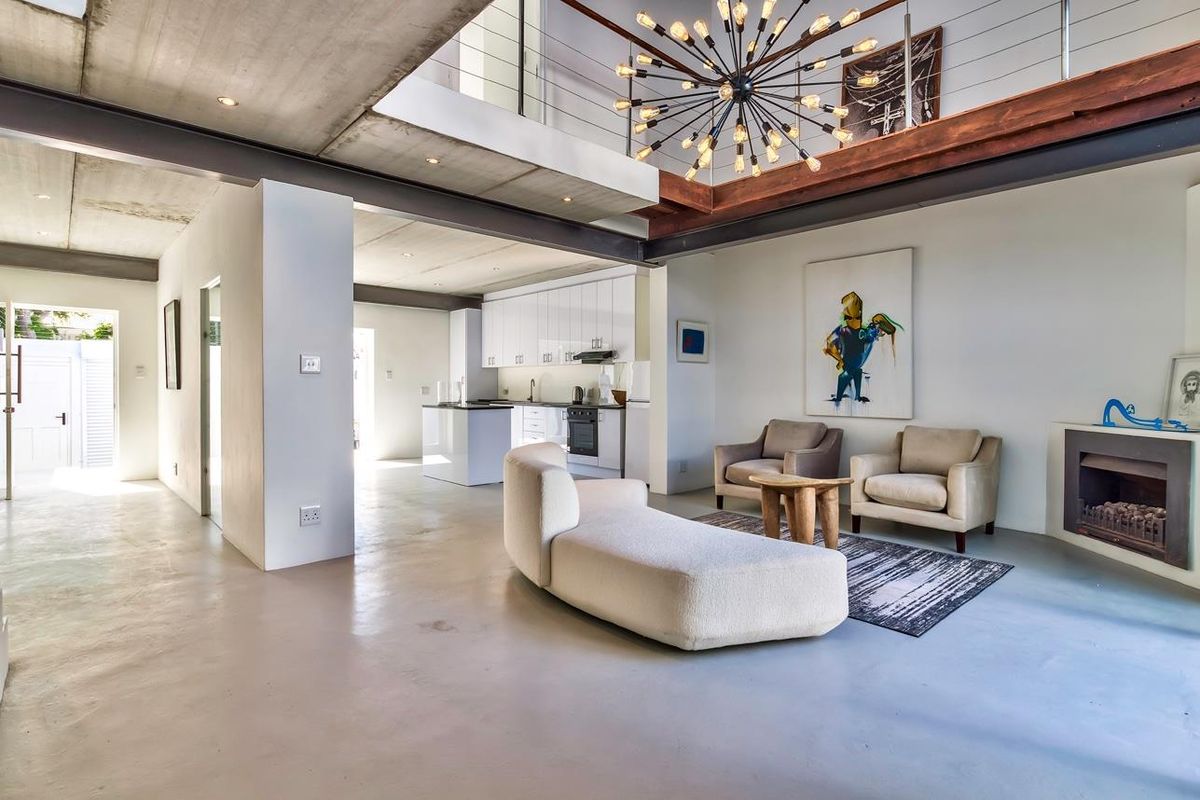 A Striking Renovation With Exceptional Value in Gardens - Photo 5