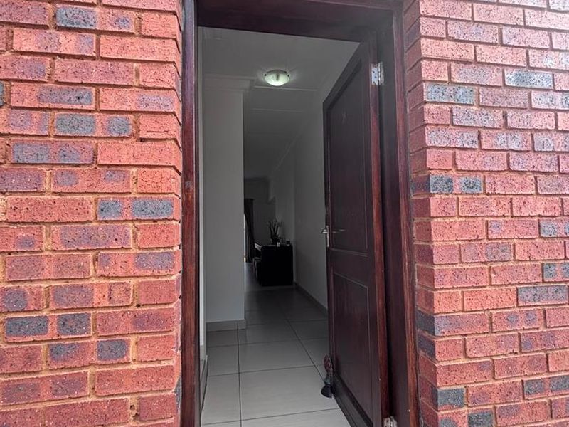 3-Bedroom Family Home in Meyersdal Nature Estate-Secure & Stylish - Photo 7