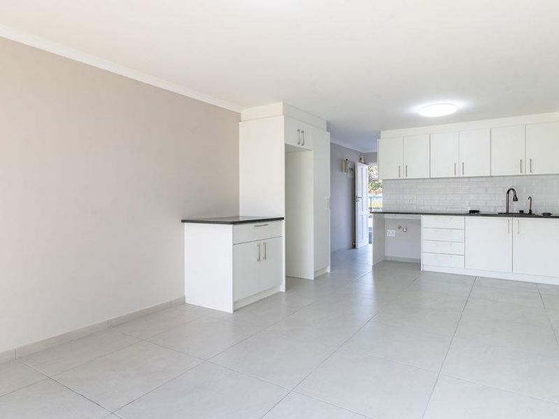 Newly Renovated One Bedroom Apartment In Pinelands - Photo 2