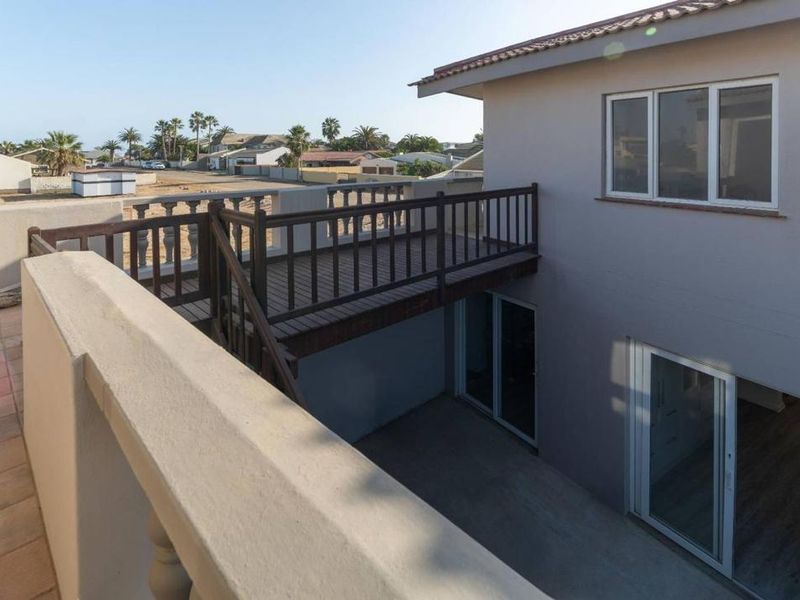 Very spacious 3-bedroom townhouse with 2-bedroom flat - Photo 8