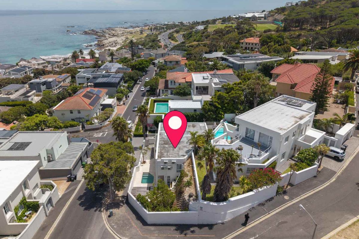 Comfortable Coastal Living in Camps Bay - Photo 2