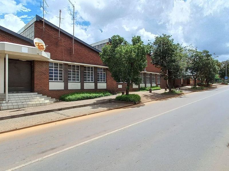 1237m2 Benrose Warehouse To Let - Photo 10