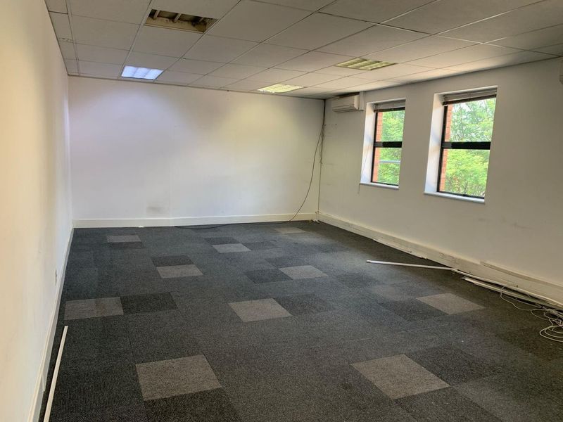 90m2  Paulshof Office To Let - Photo 9