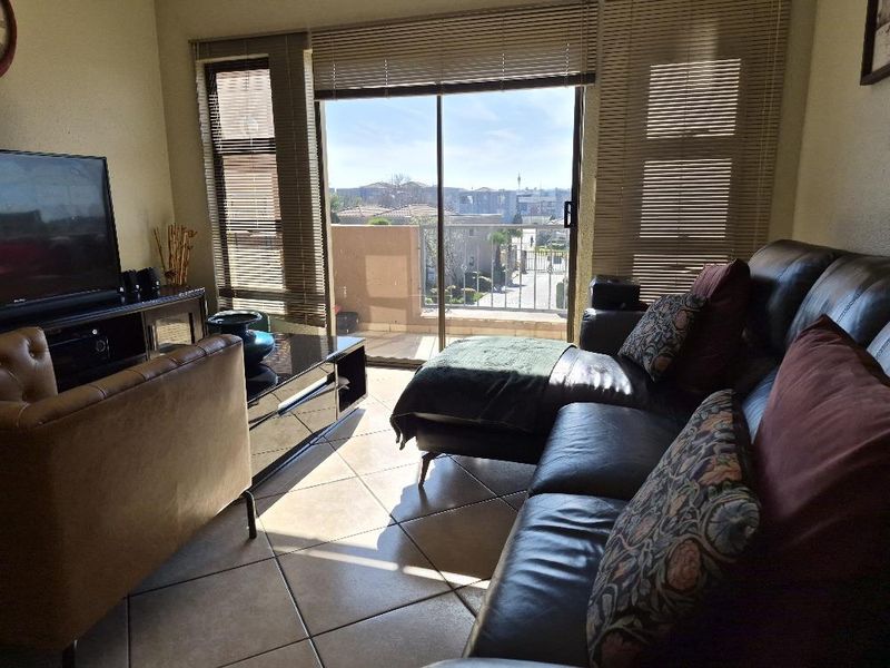 Stunning two-bedroom apartment in Jansen Park - Photo 3