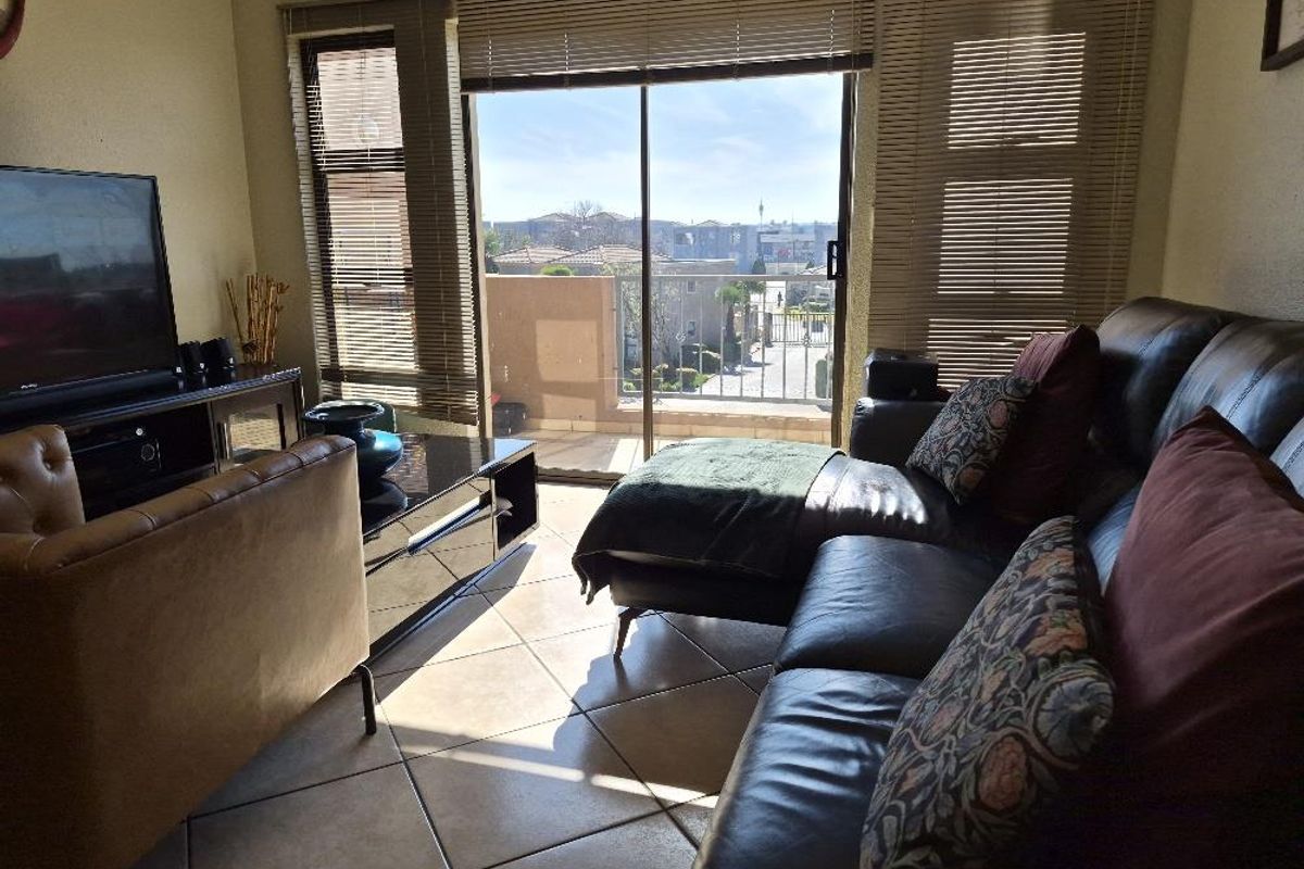Stunning two-bedroom apartment in Jansen Park - Photo 3