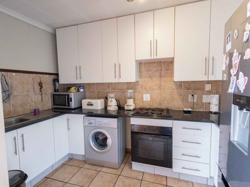 Apartment in Die Hoewes, Centurion for Sale - Photo 6