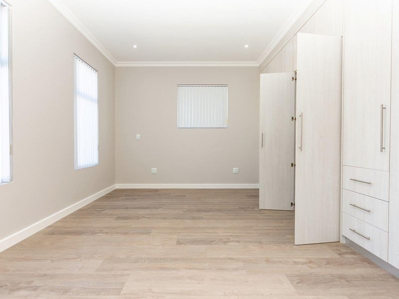 4 Bedroom House in Upmarket, Myburgh Park - Photo 10