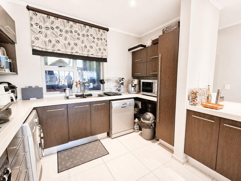 Apartment For Sale in Houghton Estate, Johannesburg - Photo 8