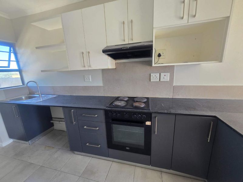 Lock-Up and go comfort in the heart of Newton Park - Photo 4