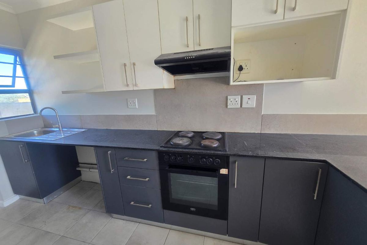 Lock-Up and go comfort in the heart of Newton Park - Photo 4