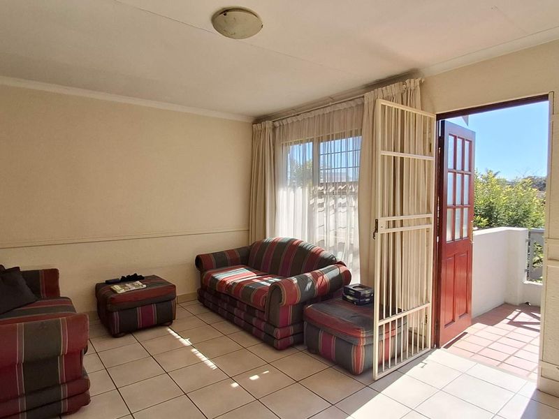 Glamorous 2 Bedroom Living - Photo 1