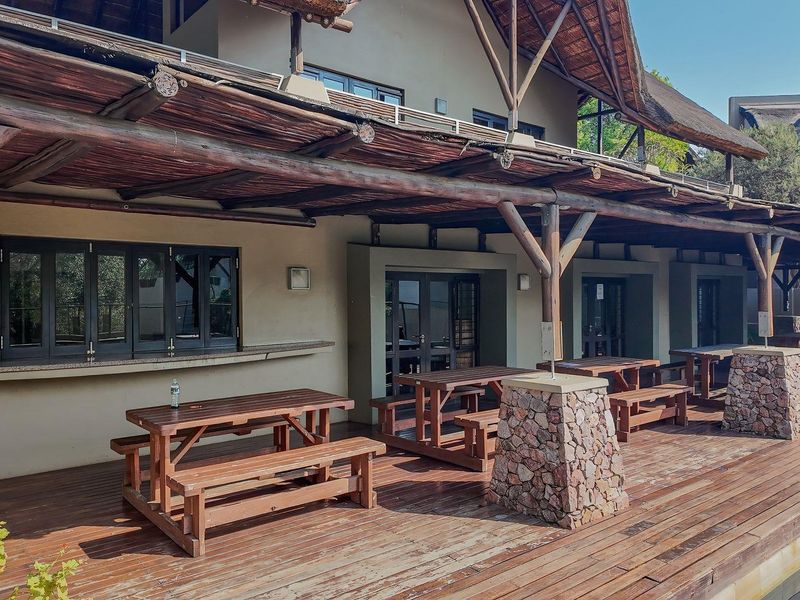 Spacious 2-Bed Corner Unit with Loft & Wraparound Garden in Sibiti Estate - Photo 9