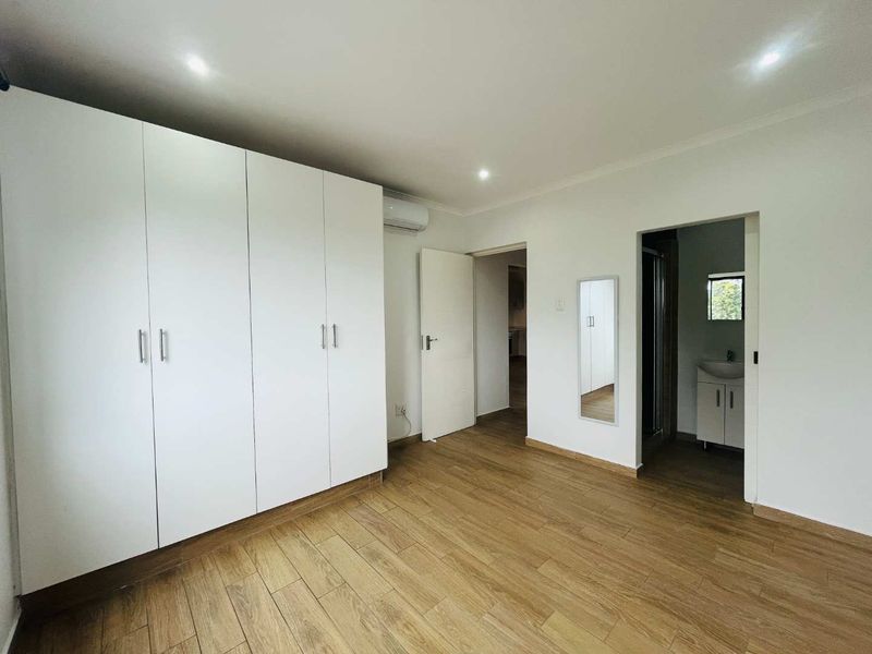 Hendra - Sleek Loft-Style Apartment with Solar Savings and Prime Location! - Photo 7