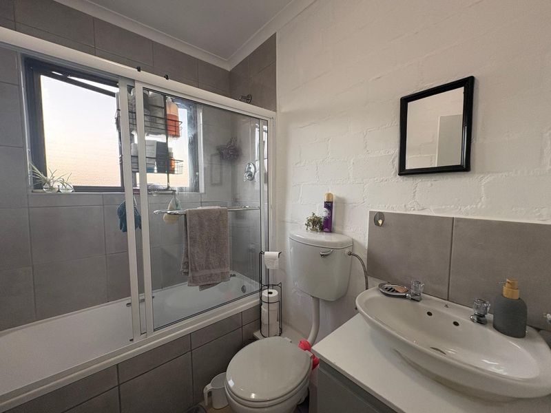 Lovely 2 bedroom duplex in Owerbosch West Beach - Photo 6