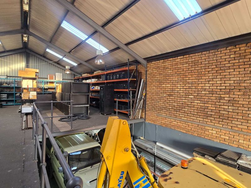 Industrial Workshop with Offices, Mezzanine Storage & Excellent Access - Photo 9