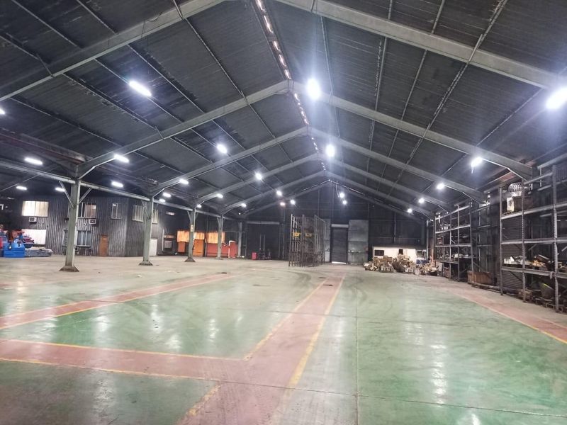 TO LET - WAREHOUSE, OFFICE & ABLUTIONS - Photo 3