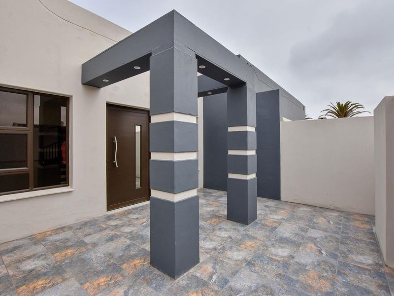 Meersig, Walvis Bay:  Newly Renovated home in Meersig Proper is for Sale - Photo 3