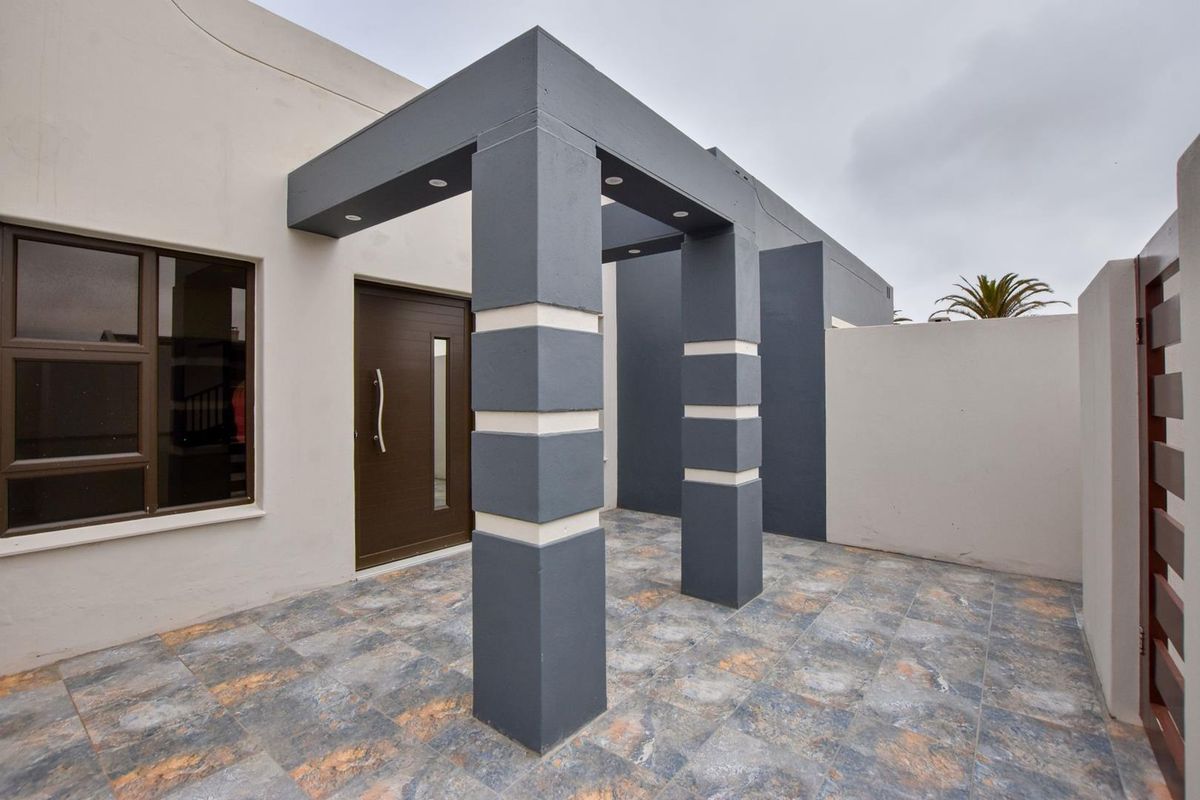 Meersig, Walvis Bay:  Newly Renovated home in Meersig Proper is for Sale - Photo 3