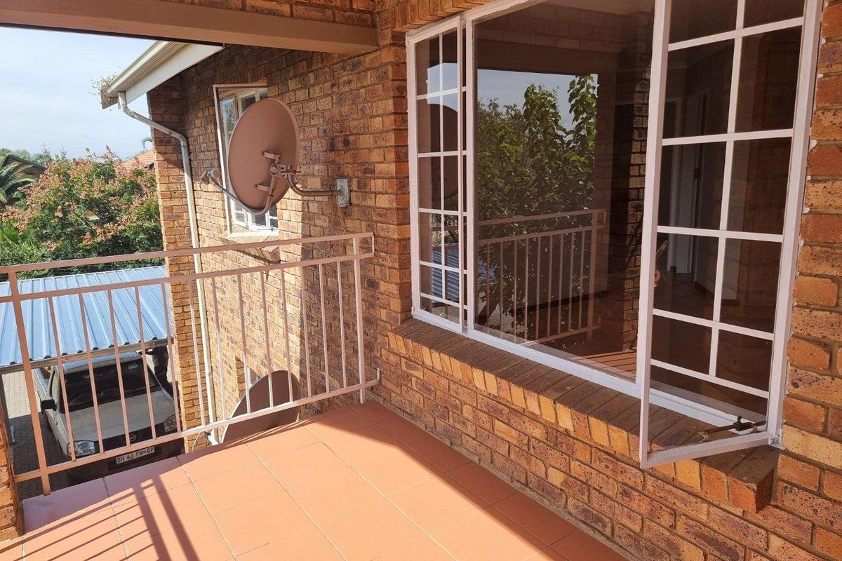 Boasting Beauty - Photo 2