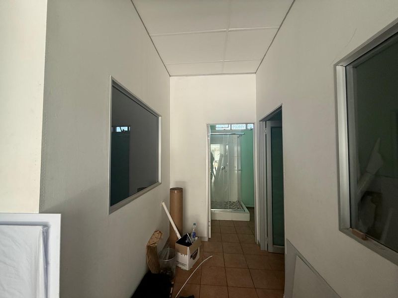 Retail Space to Let | Parkside Centre | 70m2 - Photo 8