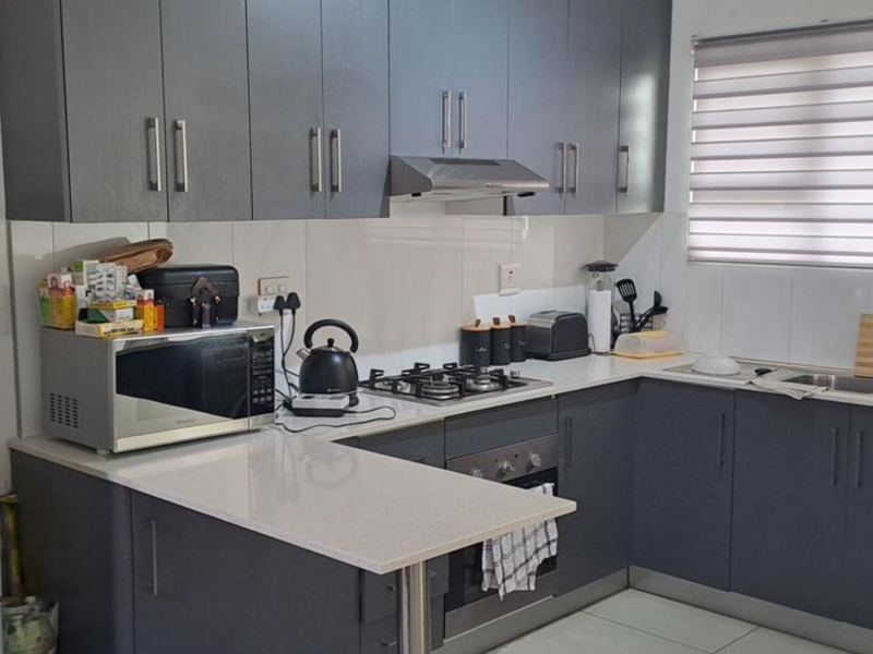 Two bedroom Two Bathroom Apartment - Photo 3