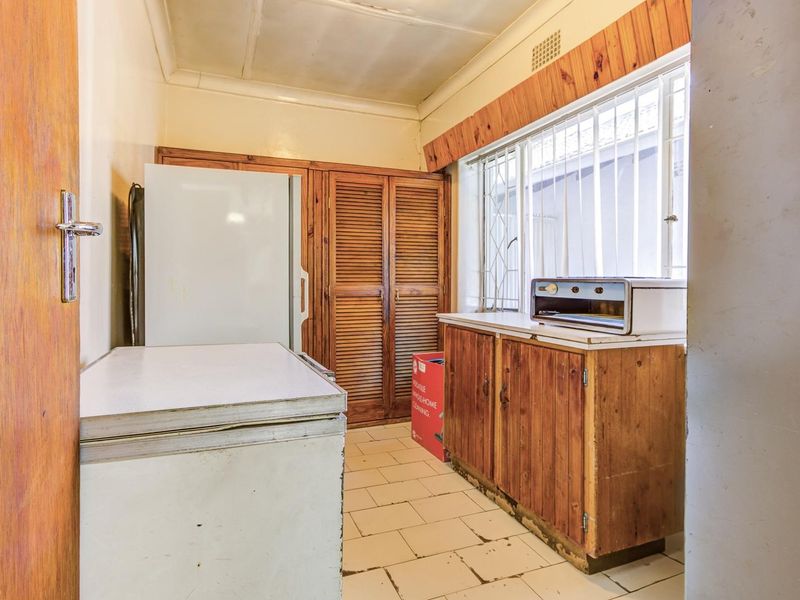 THREE HOMES ON 3548m2 - FAMILY HOMESTEAD OR INVESTMENT FOR RENTAL INCOME! - Photo 8