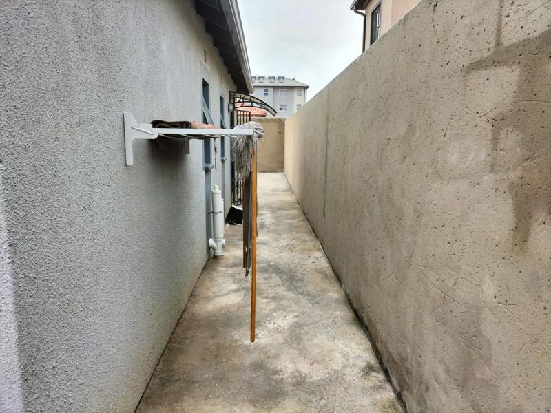 Clayville Ext 79- R 1 209 000 Lovely Family Home - Photo 3