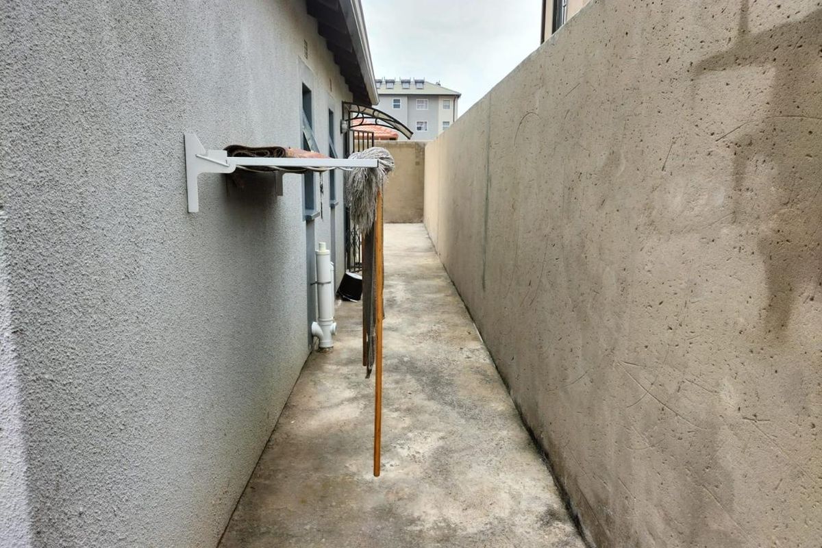 Clayville Ext 79- R 1 209 000 Lovely Family Home - Photo 3