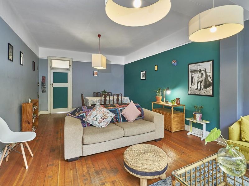 Earls Court! Coffee at the pulsating Killarney Mall! - Photo 9