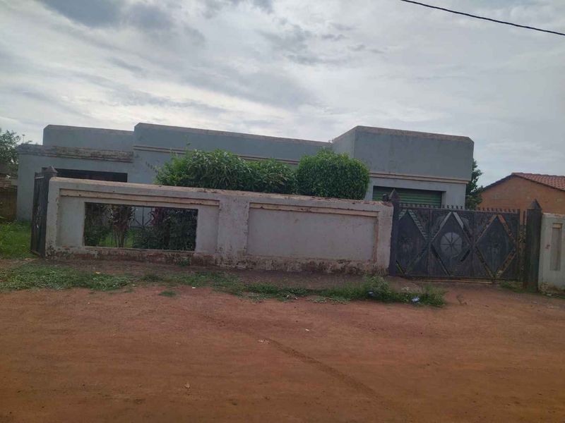 3 bedrooms for sale in Soshanguve South - Photo 3