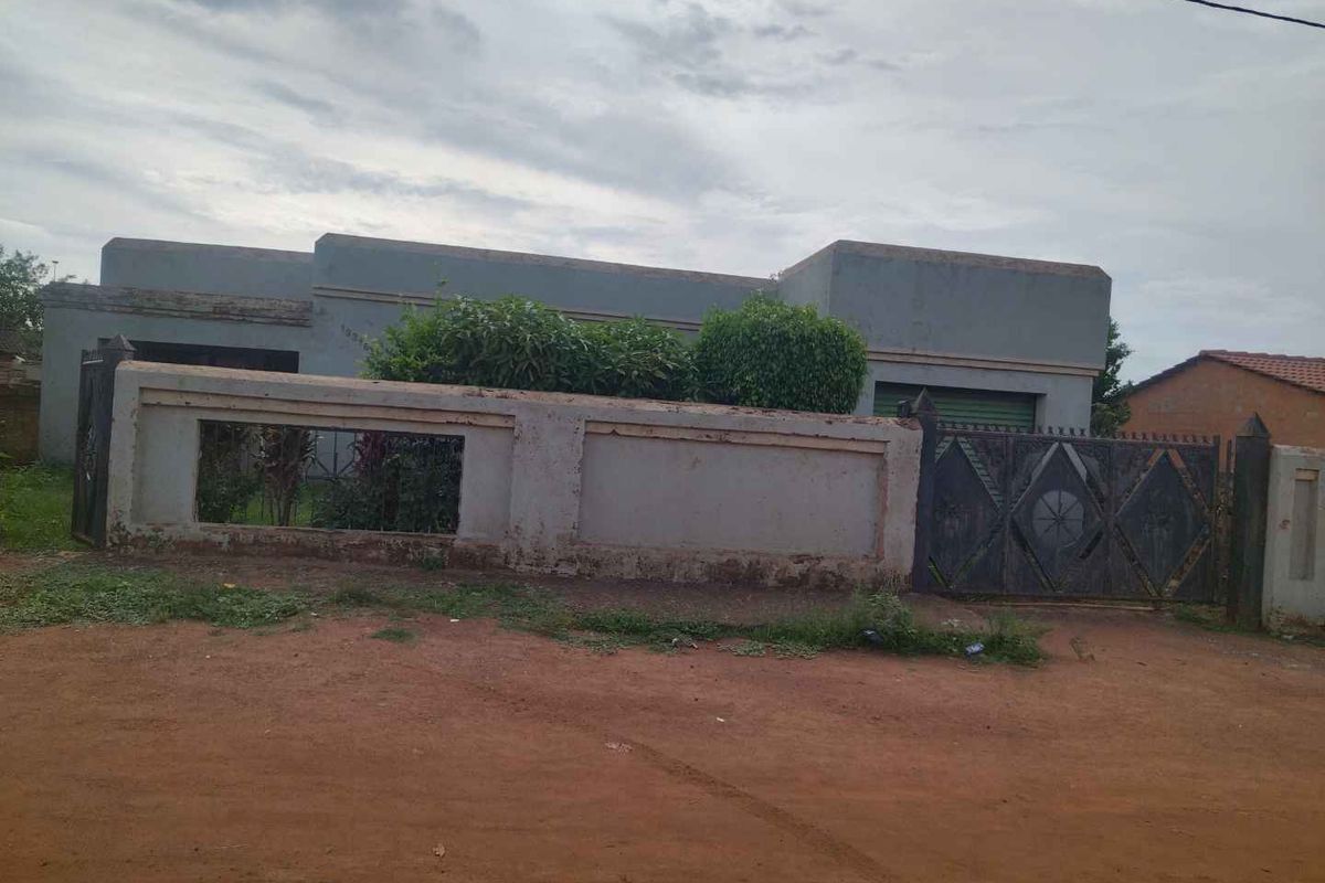 3 bedrooms for sale in Soshanguve South - Photo 3