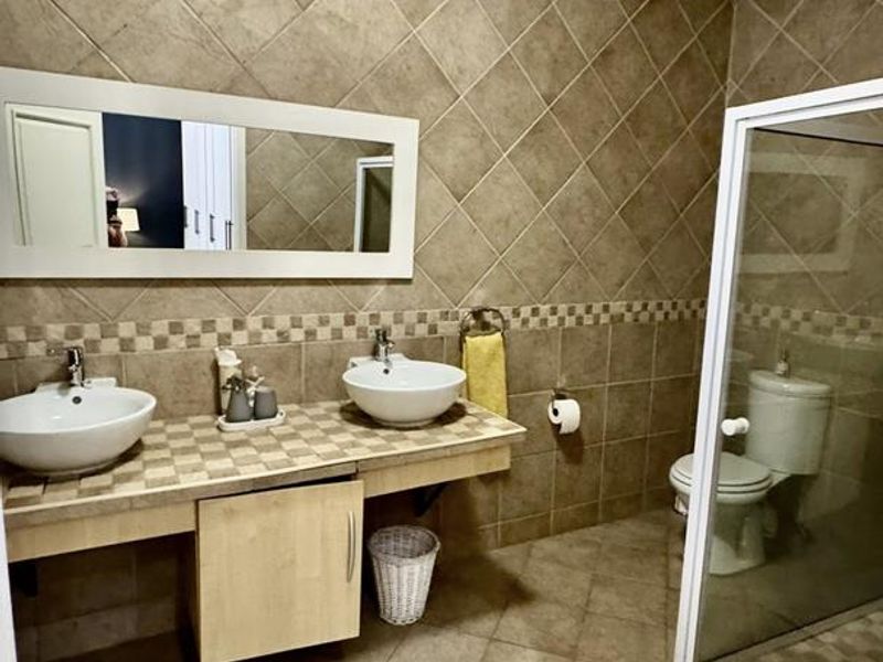 4 Bedroom House For Sale in Windhoek Country Club Estate - Photo 8