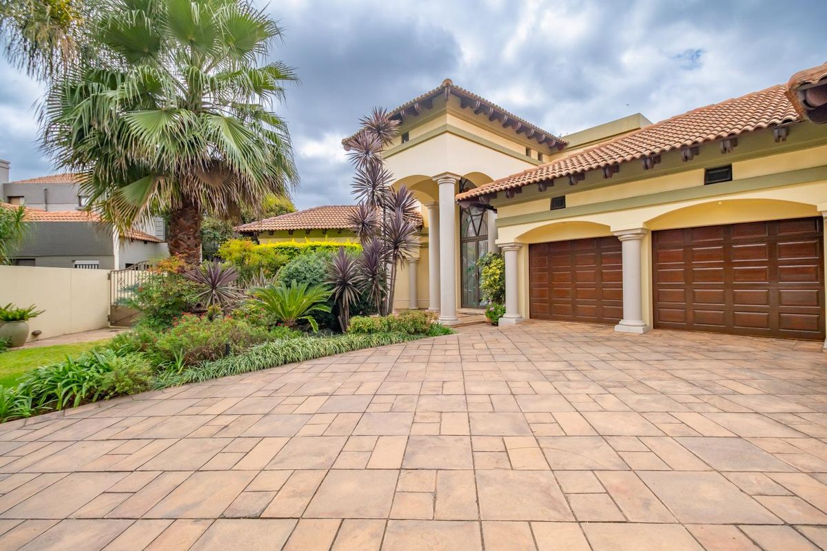 Position, Position, Position and so much more in the beautiful Centurion Golf Estate. - Photo 2