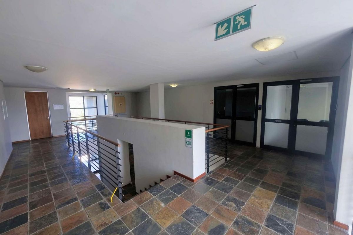 220sqm First-Floor Office To Let – The Estuaries, Century City - Photo 2