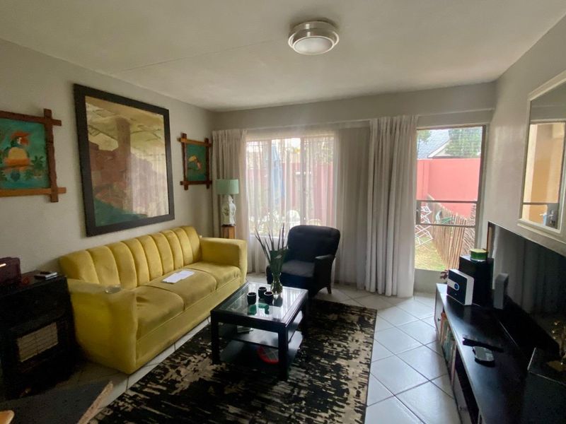 Ground Floor Living: 2-Bedroom Unit - Photo 3