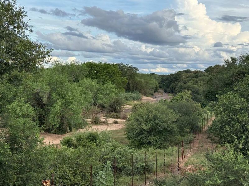 Brand-New 3-Bedroom Riverfront Home – Elephant Rock Eco Estate - Photo 9