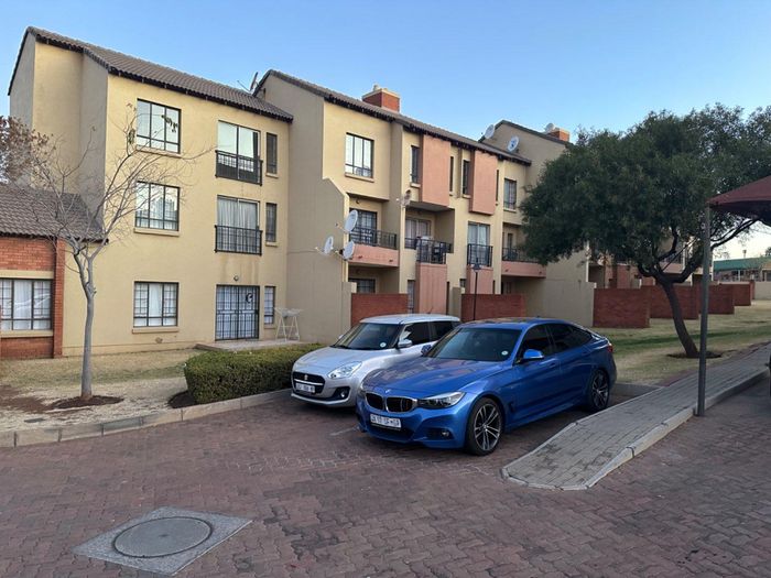 Property #2285980, Apartment Sold in Noordwyk