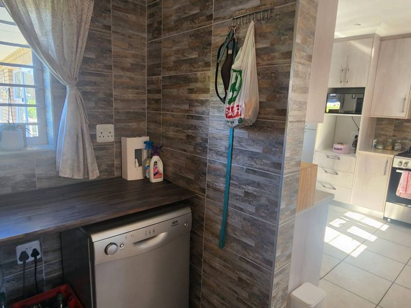 Modernized Face Brick home in Golf Estate - Photo 10
