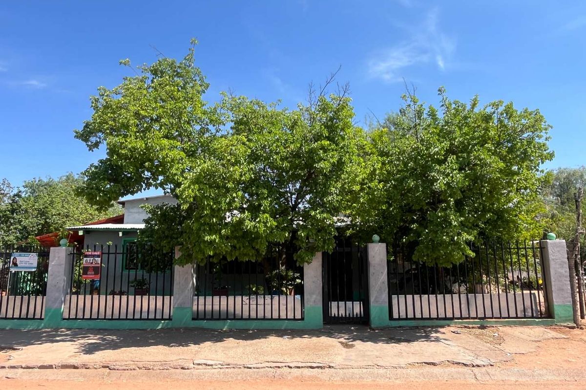 Lovely, Spacious Family Home for Sale in Morning Glory - Photo 2