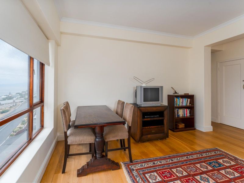 2 bedroom apartment with sea views - Photo 3