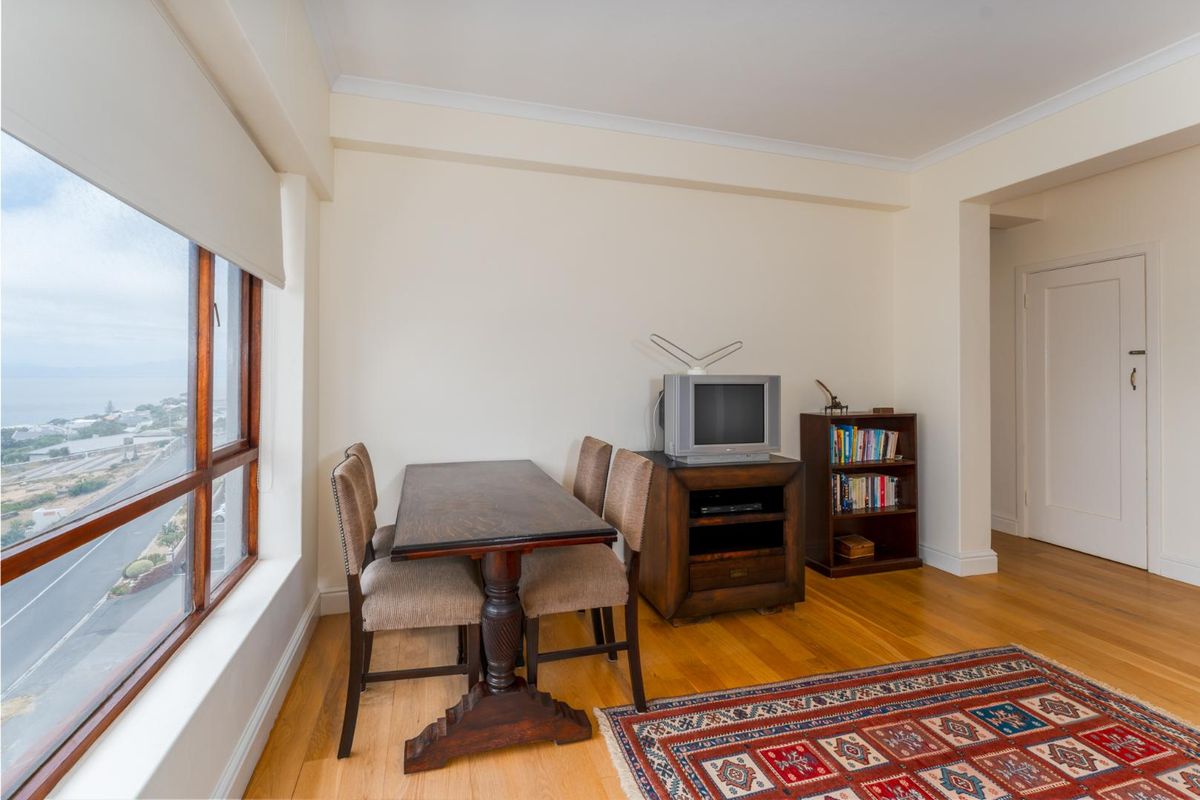 2 bedroom apartment with sea views - Photo 3