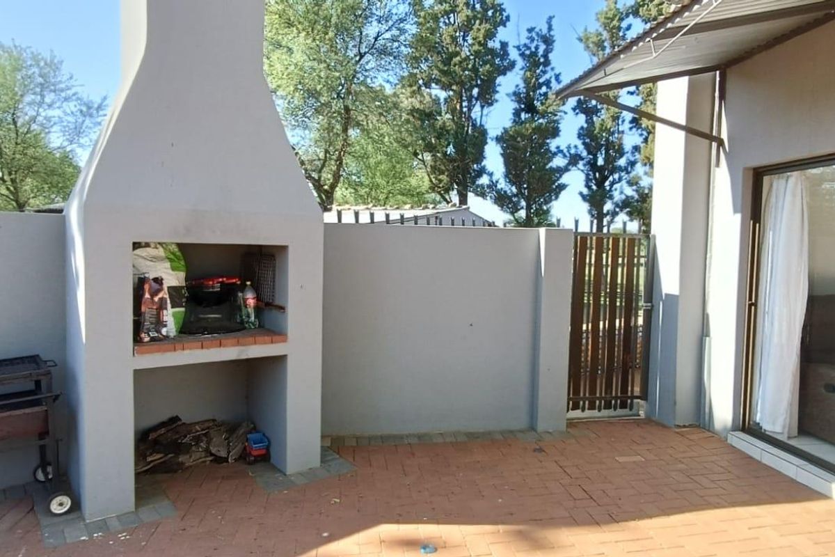 LARGE SMALL HOLDING.EXCELLENT LOCATION.MARKED FOR DEVELOPMENT - Photo 5