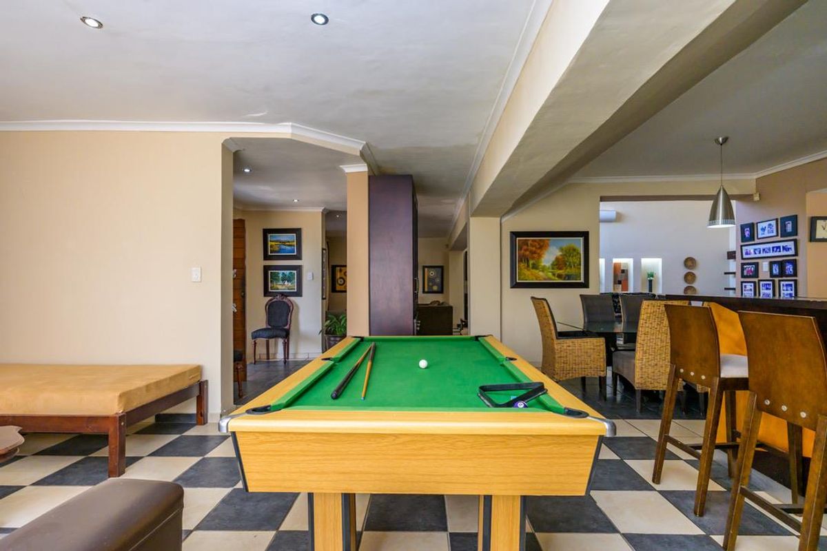 Hendra - Expansive Coastal Property with Guest House Potential - Photo 4