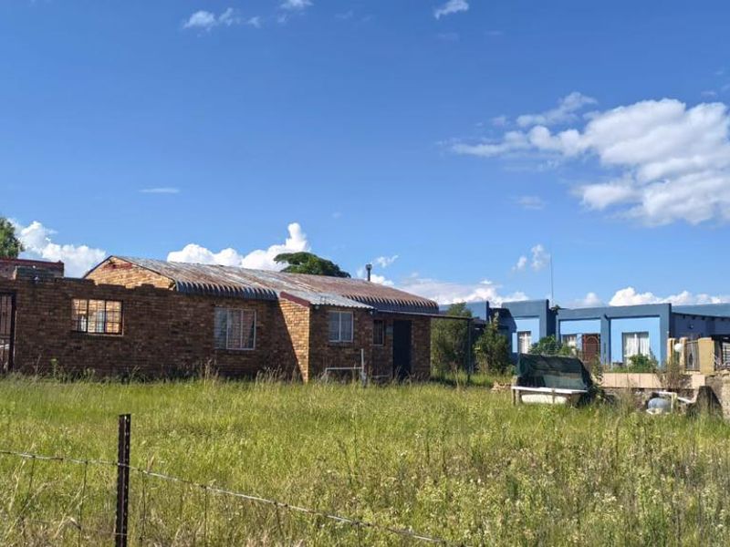 An excellent investment opportunity to transform this spacious 3-bedroom home into your ideal property. - Photo 2